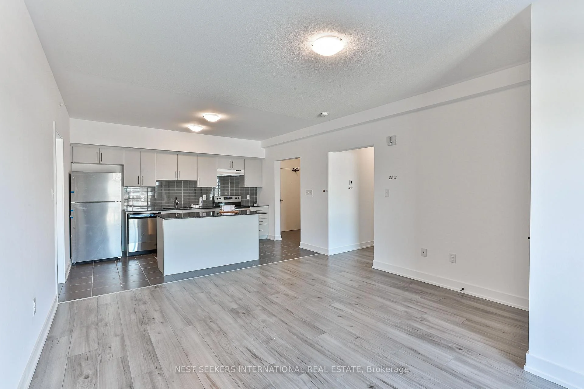 Photo 8 of Unit 304, 4 Spice Way, Barrie, Rural Barrie Southeast — HOMEH
