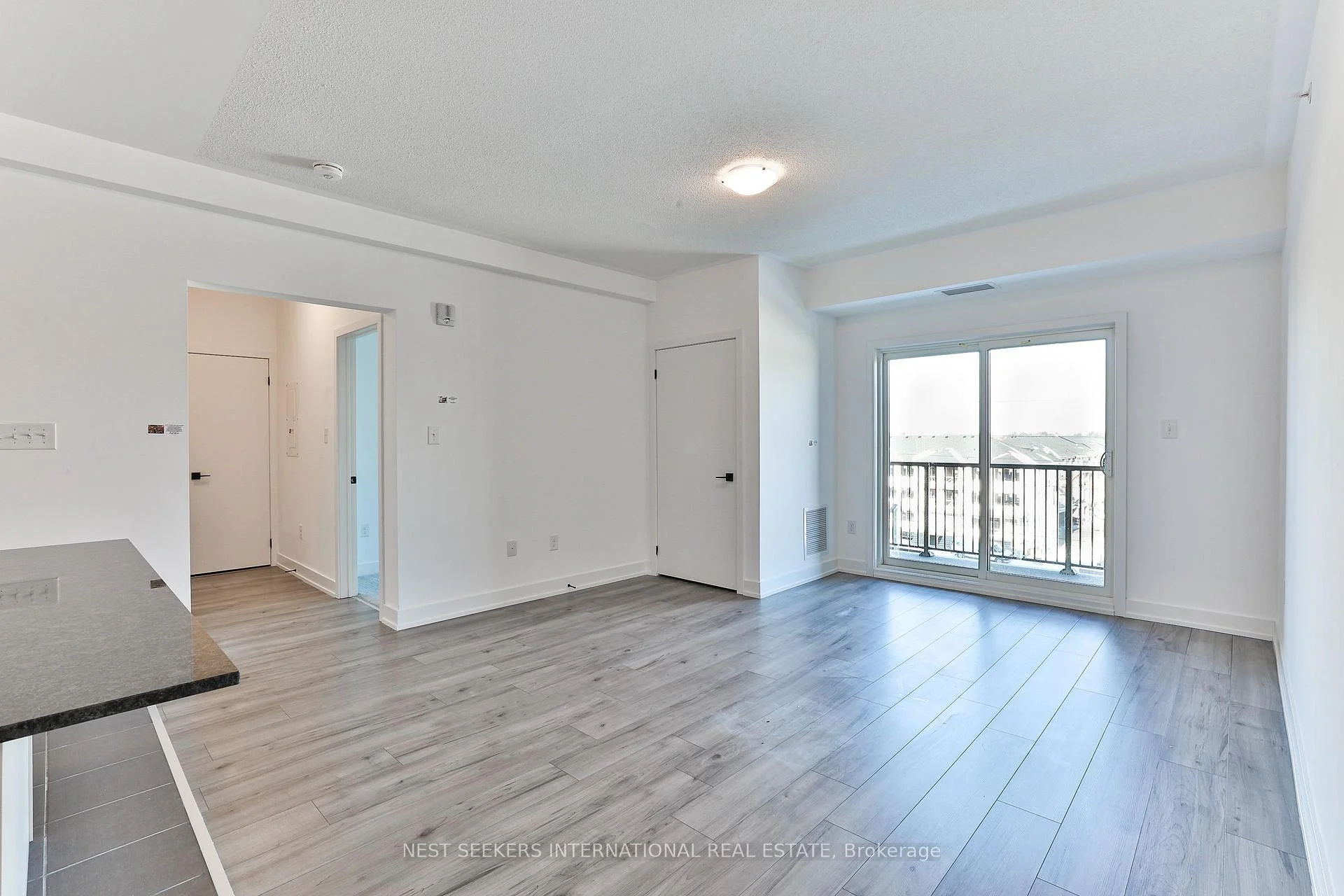 Photo 9 of Unit 304, 4 Spice Way, Barrie, Rural Barrie Southeast — HOMEH