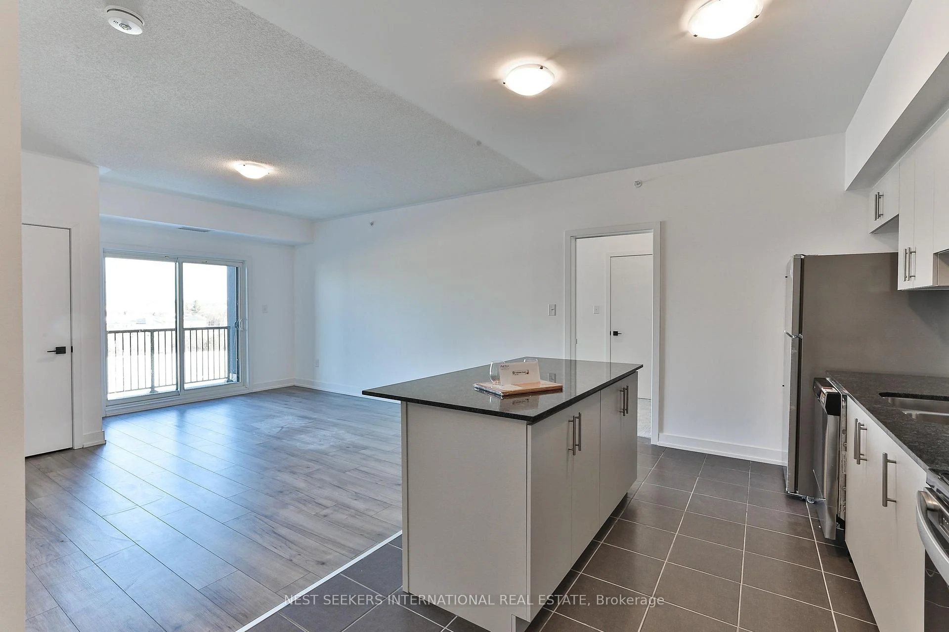 Photo 10 of Unit 304, 4 Spice Way, Barrie, Rural Barrie Southeast — HOMEH