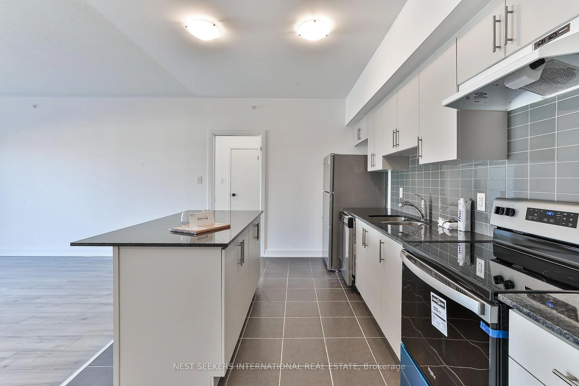 Photo 11 of Unit 304, 4 Spice Way, Barrie, Rural Barrie Southeast — HOMEH