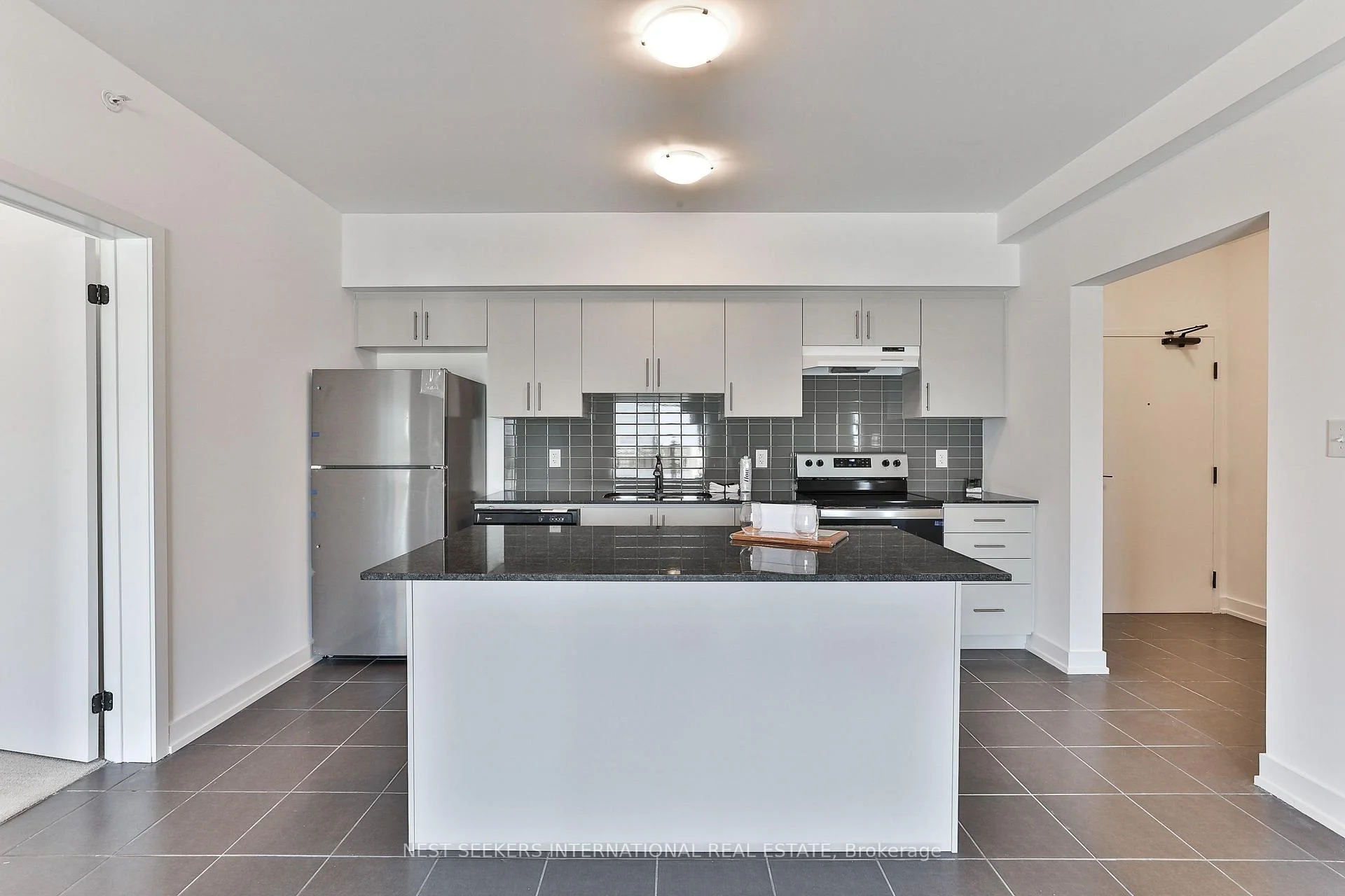 Photo 13 of Unit 304, 4 Spice Way, Barrie, Rural Barrie Southeast — HOMEH