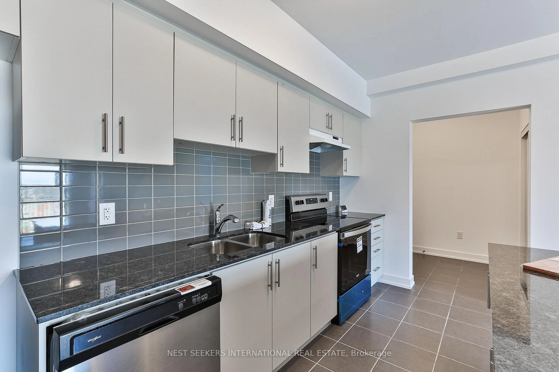 Photo 15 of Unit 304, 4 Spice Way, Barrie, Rural Barrie Southeast — HOMEH