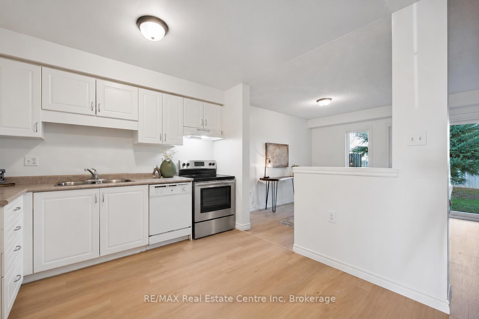 Photo 7 of 6 Revell Drive, Guelph, Clairfields/Hanlon Business Park — HOMEH