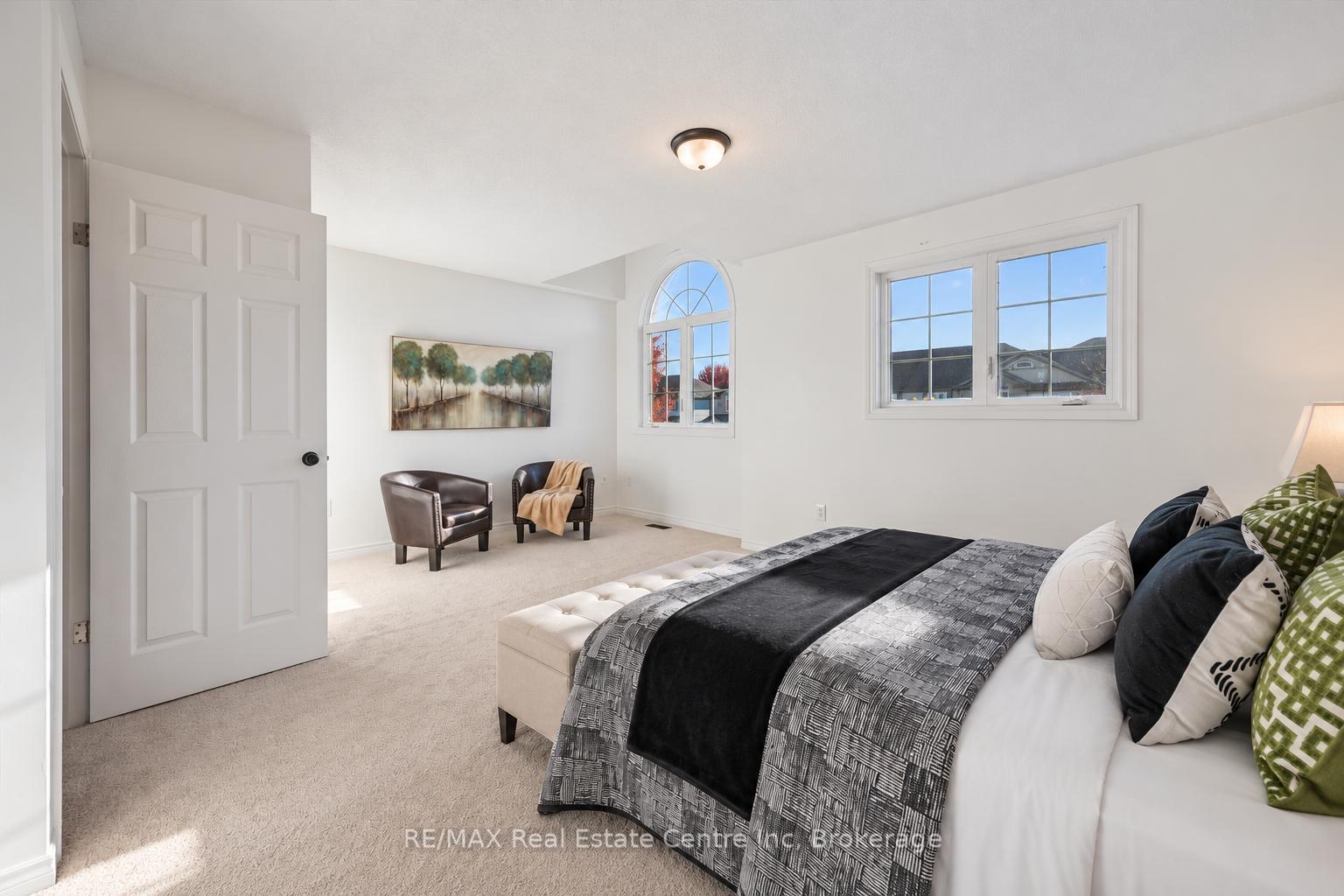 Photo 10 of 6 Revell Drive, Guelph, Clairfields/Hanlon Business Park — HOMEH