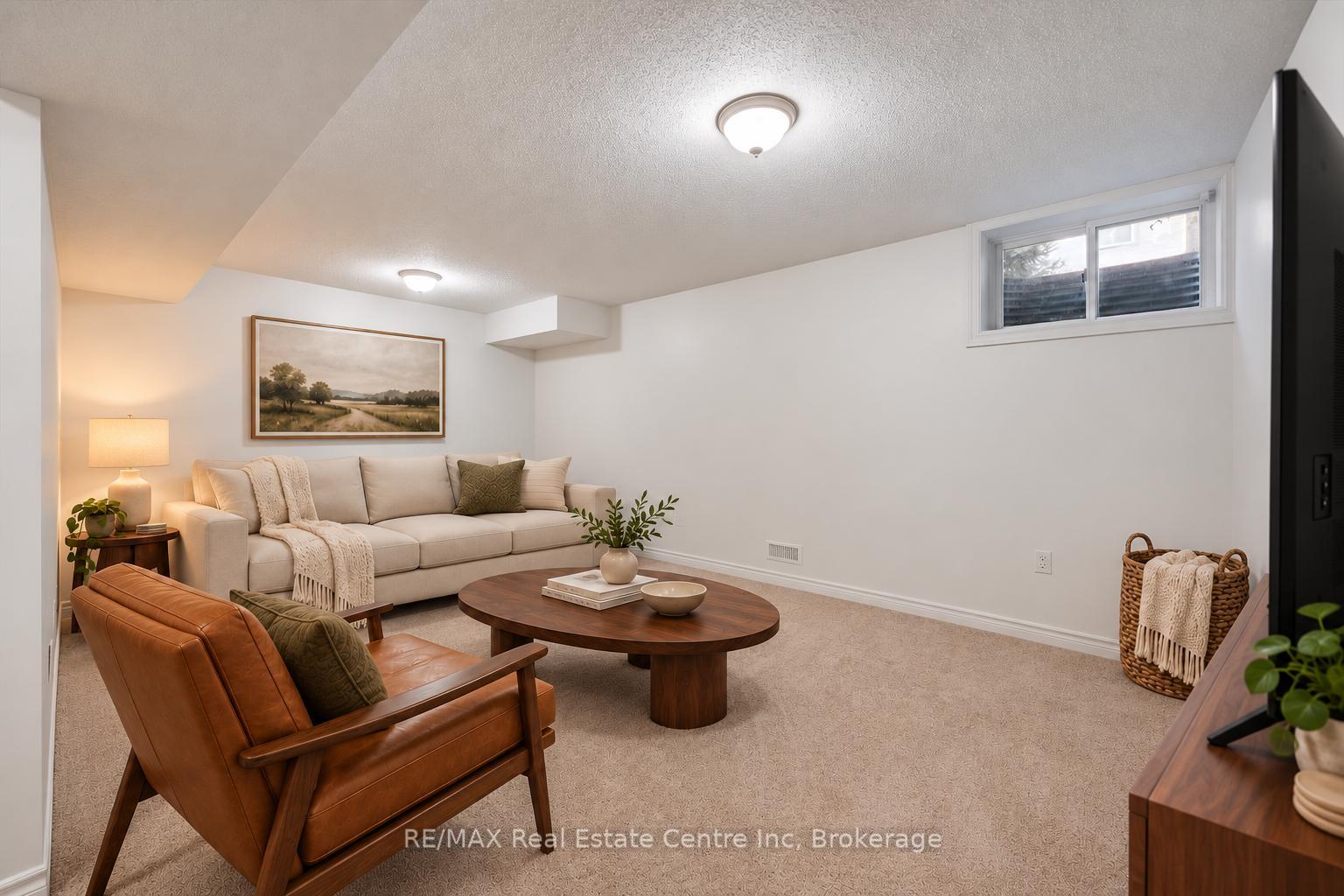 Photo 15 of 6 Revell Drive, Guelph, Clairfields/Hanlon Business Park — HOMEH
