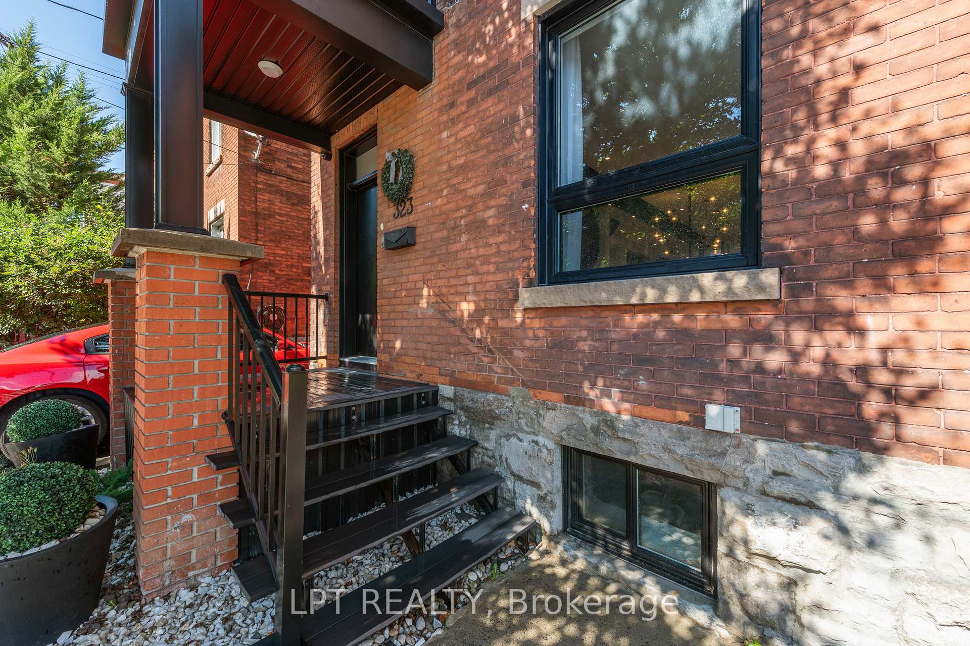 Photo 2 of 323 Booth Street, Ottawa, West Centre Town — HOMEH