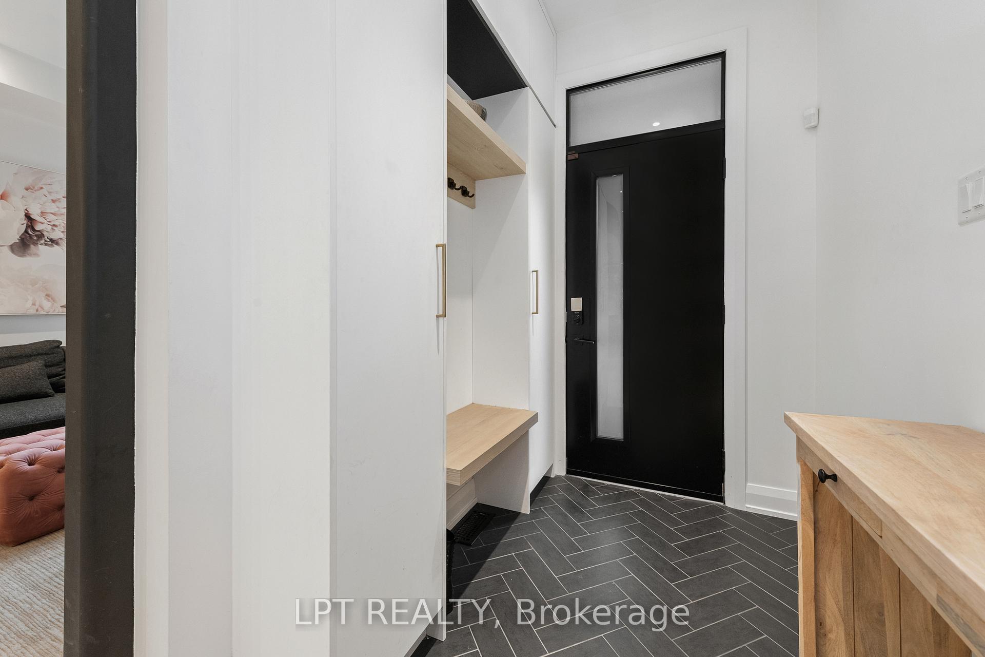Photo 3 of 323 Booth Street, Ottawa, West Centre Town — HOMEH