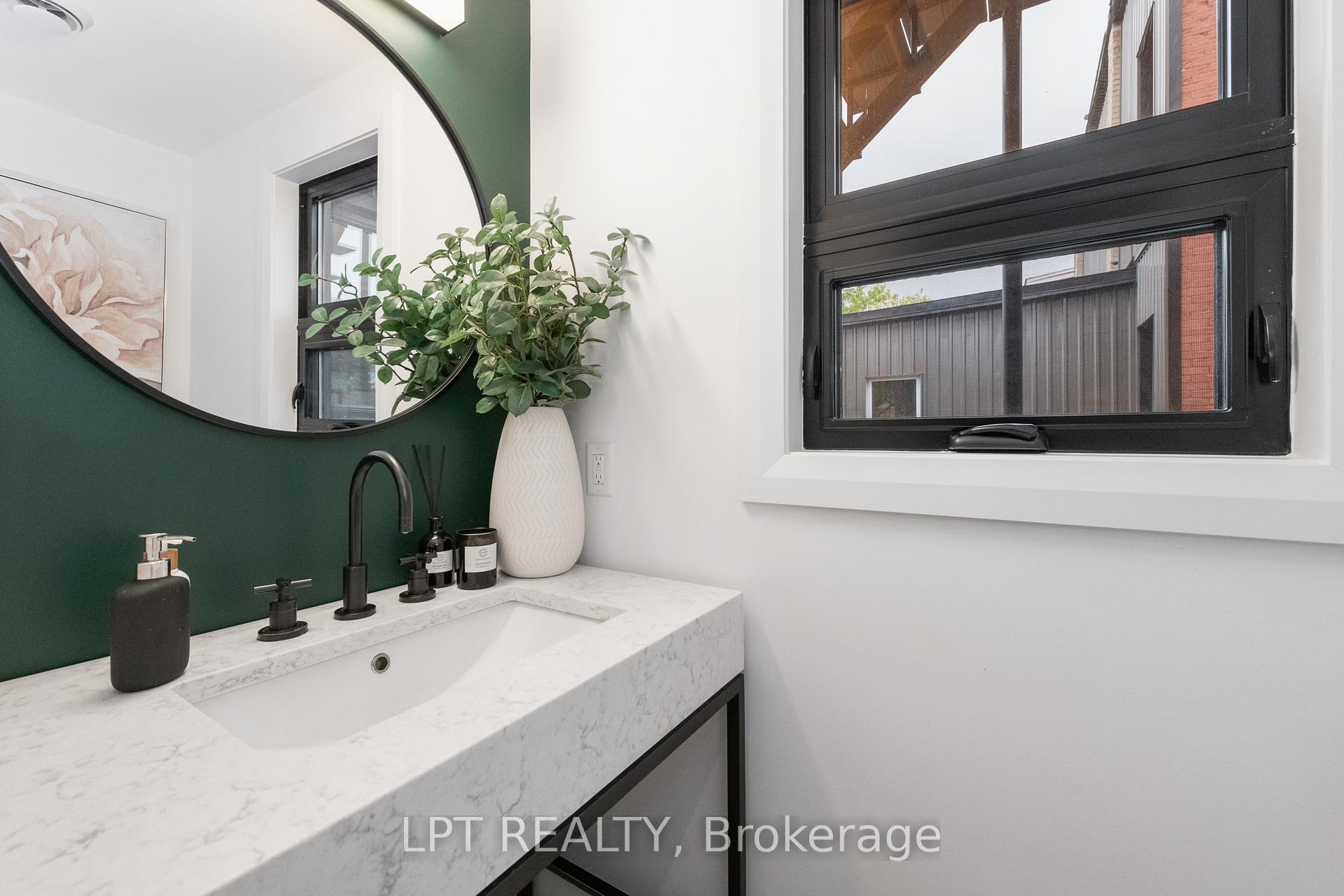 Photo 21 of 323 Booth Street, Ottawa, West Centre Town — HOMEH
