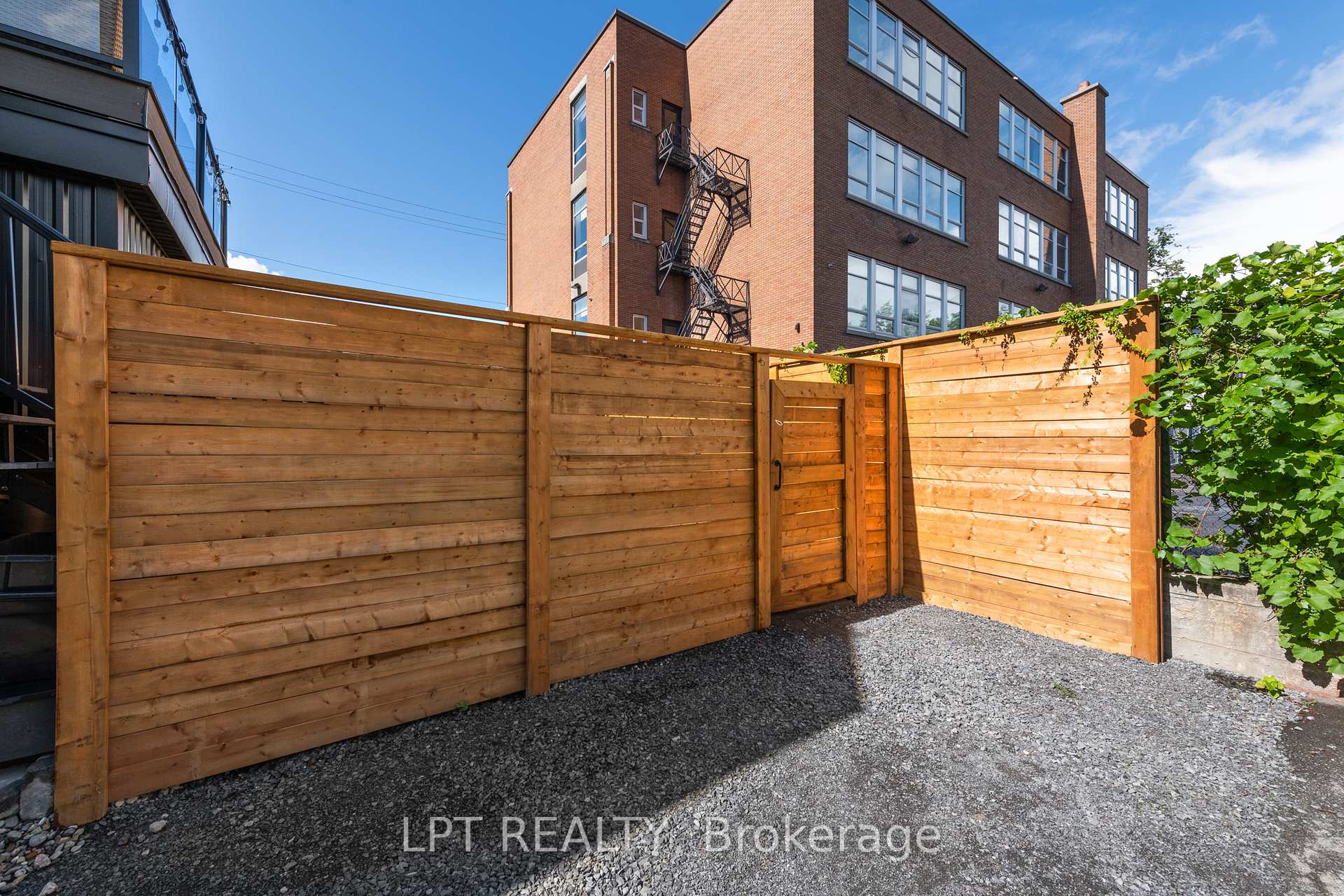Photo 42 of 323 Booth Street, Ottawa, West Centre Town — HOMEH