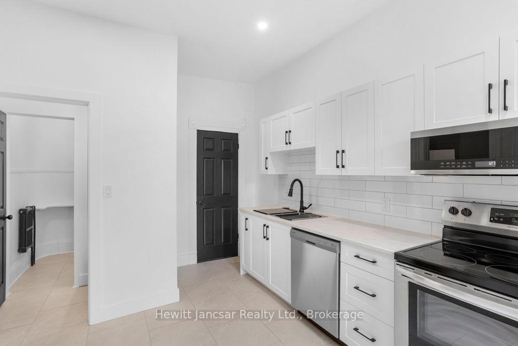 Photo 3 of Unit 5, 33 Light Street, Woodstock, Woodstock - North — HOMEH