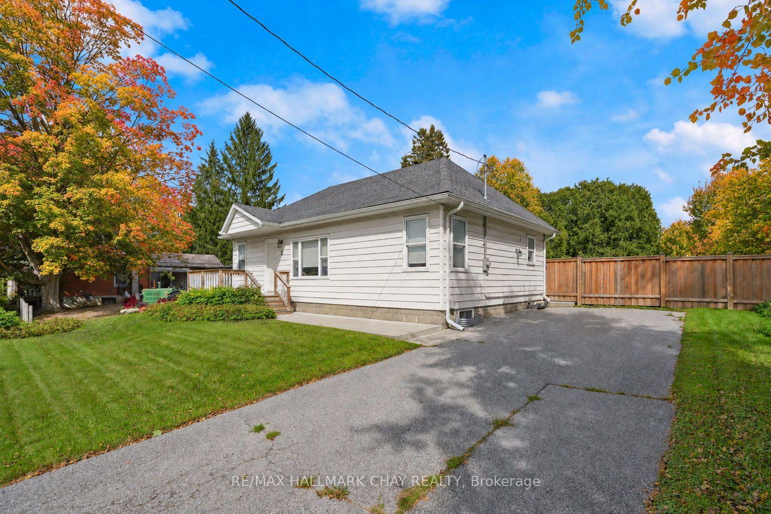 Photo 3 of 11 King Street S, Innisfil, Cookstown — HOMEH