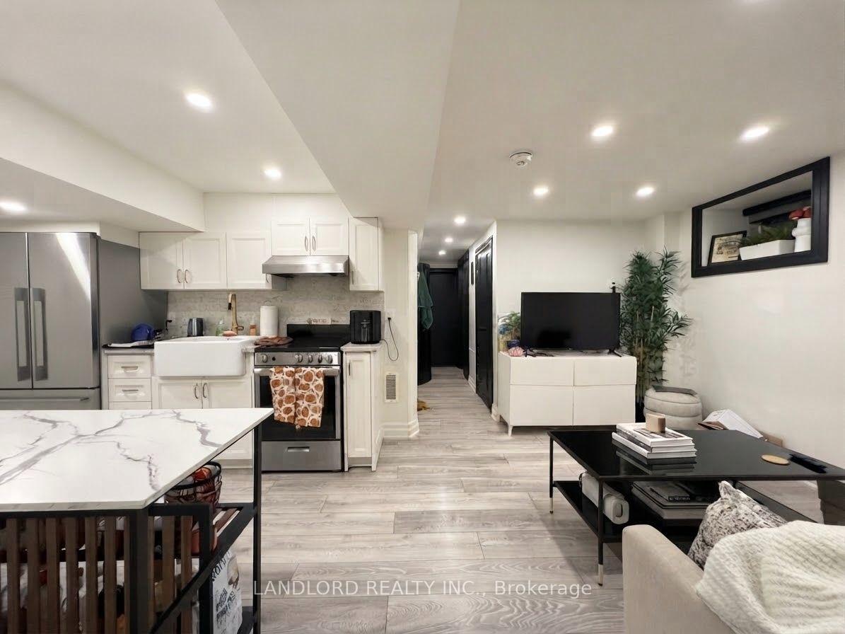 Photo of Unit 4, 121 Sorauren Avenue