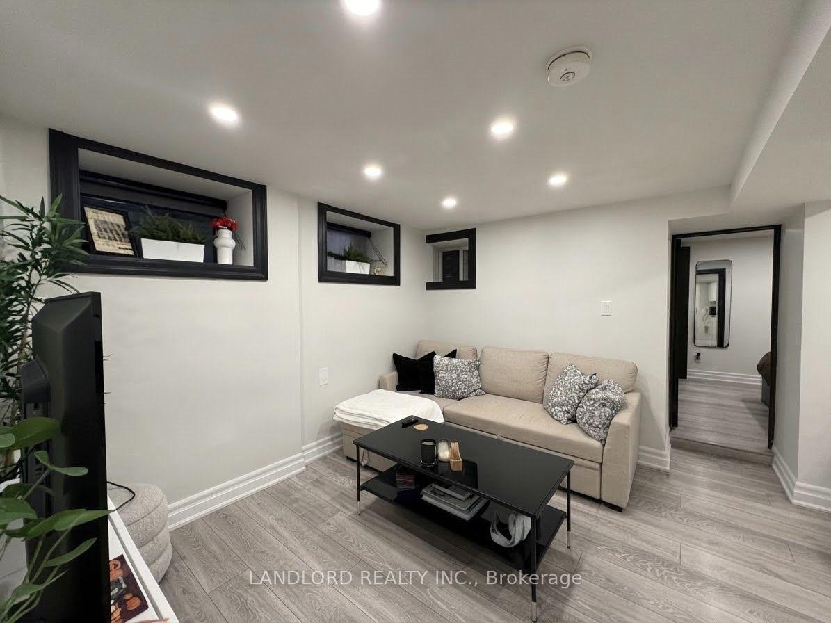 Photo 7 of Unit 4, 121 Sorauren Avenue, Toronto, Roncesvalles — HOMEH