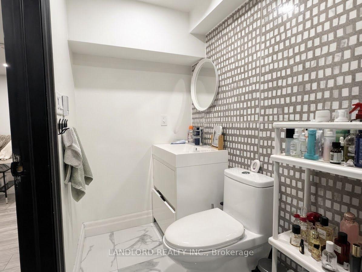 Photo 13 of Unit 4, 121 Sorauren Avenue, Toronto, Roncesvalles — HOMEH