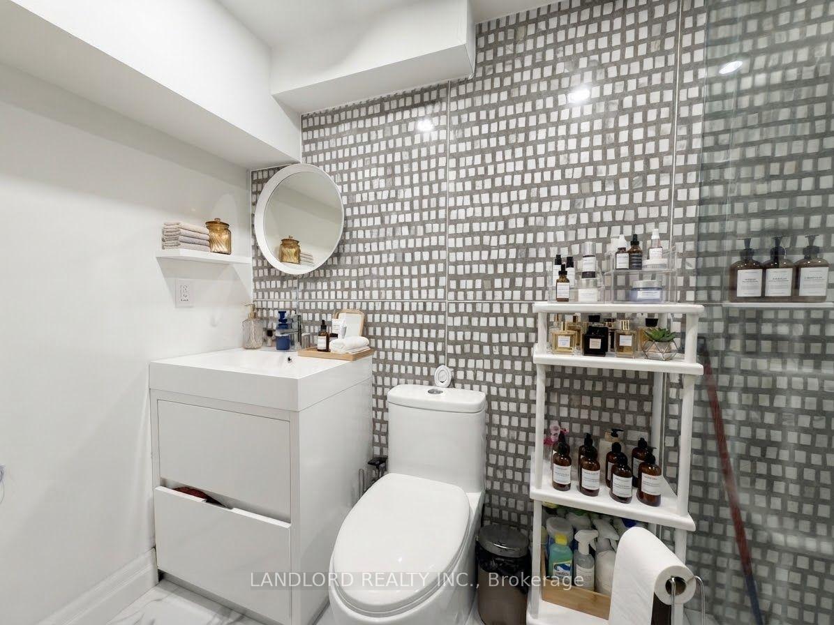 Photo 14 of Unit 4, 121 Sorauren Avenue, Toronto, Roncesvalles — HOMEH