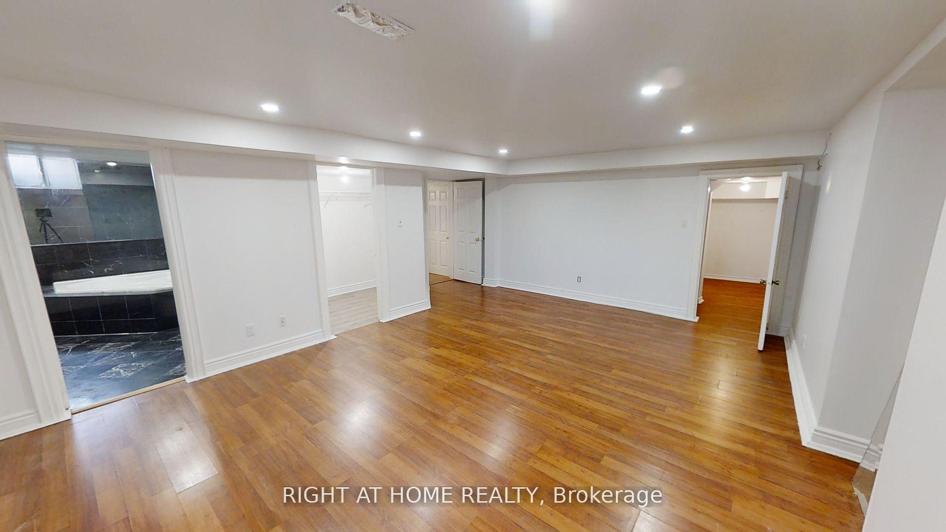 Photo 5 of 31 Northgate Crescent E, Richmond Hill, Bayview Hill — HOMEH