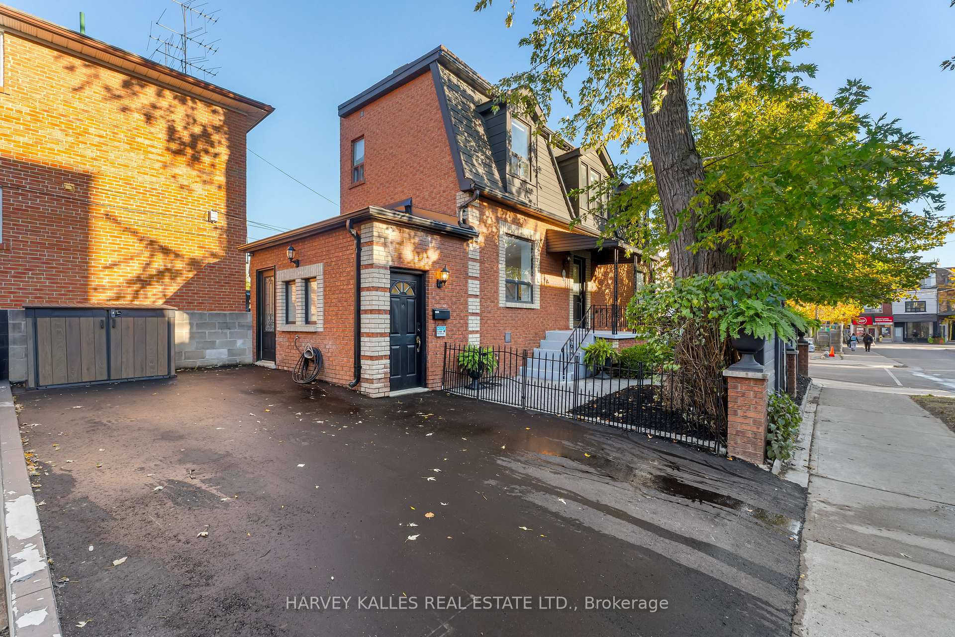 Photo 3 of 15 Markham Street, Toronto, Trinity-Bellwoods — HOMEH