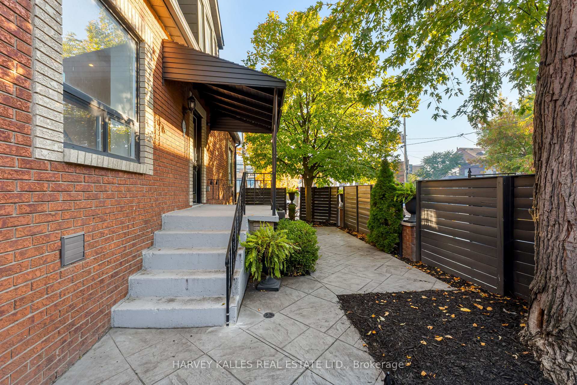 Photo 4 of 15 Markham Street, Toronto, Trinity-Bellwoods — HOMEH