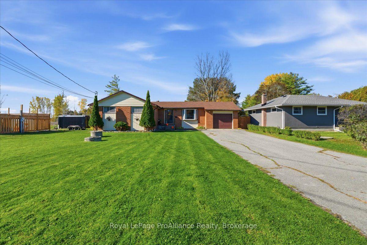 Photo 2 of 25 Ashley Street, Belleville, Thurlow Ward — HOMEH