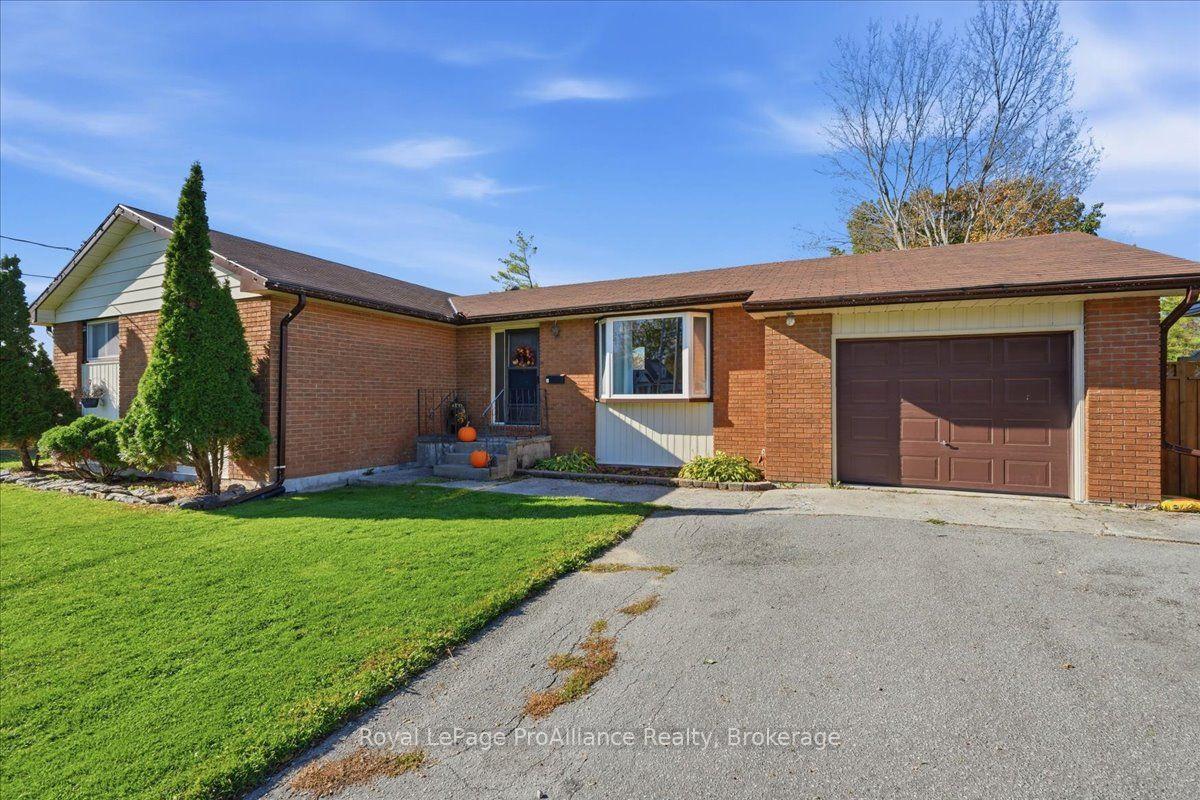 Photo 3 of 25 Ashley Street, Belleville, Thurlow Ward — HOMEH