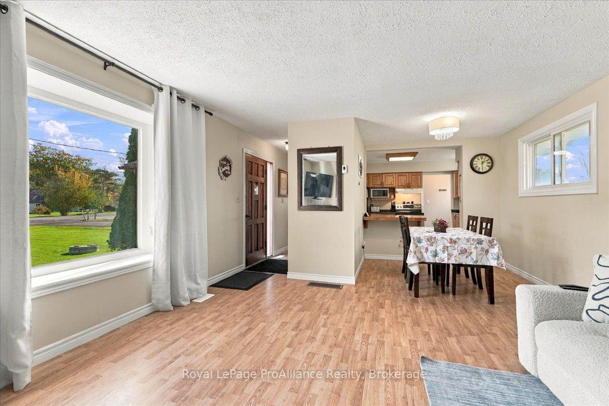 Photo 5 of 25 Ashley Street, Belleville, Thurlow Ward — HOMEH