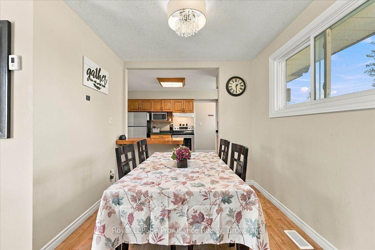 Photo 9 of 25 Ashley Street, Belleville, Thurlow Ward — HOMEH