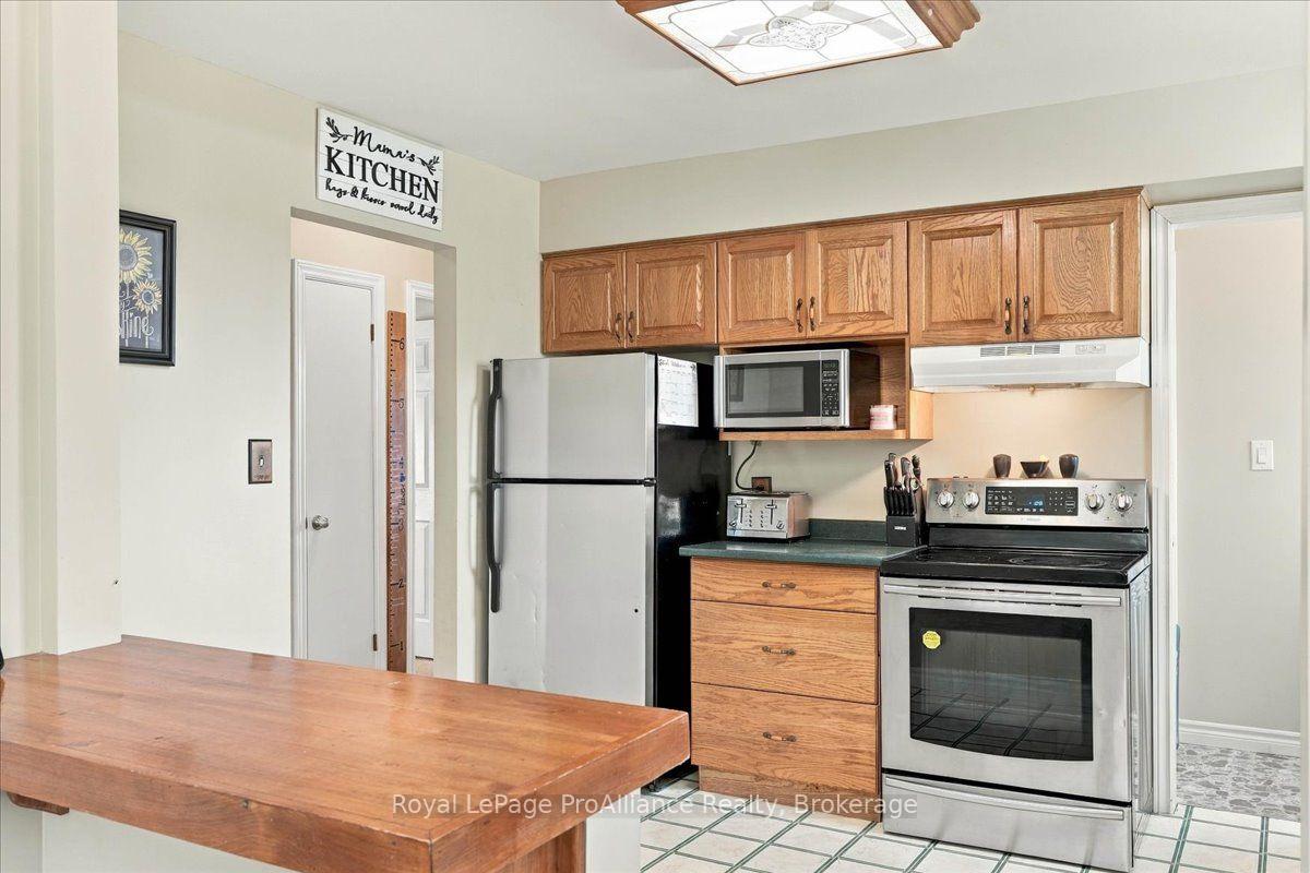 Photo 11 of 25 Ashley Street, Belleville, Thurlow Ward — HOMEH