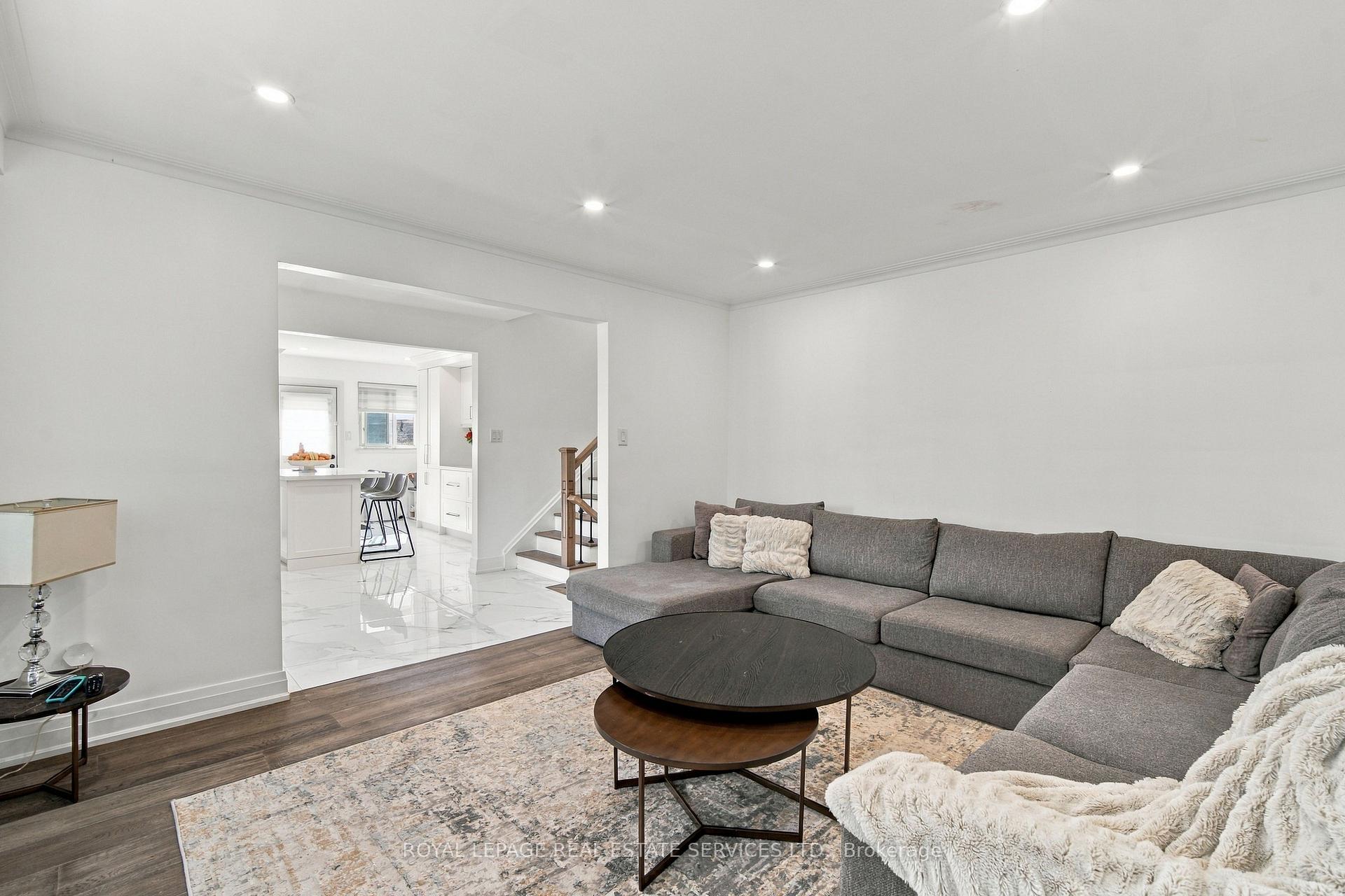 Photo 3 of 560 Stonecliffe Road, Oakville, West — HOMEH