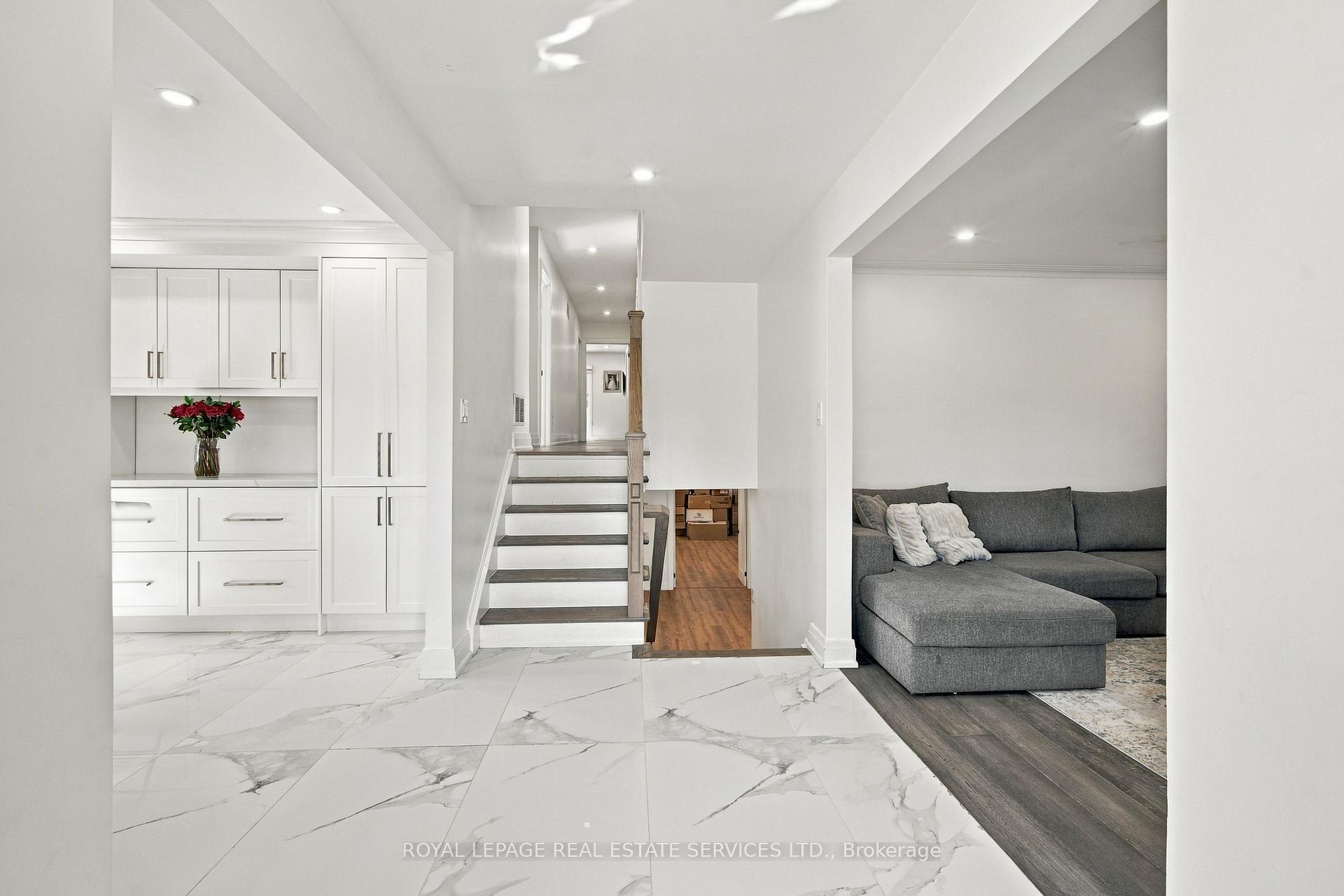 Photo 4 of 560 Stonecliffe Road, Oakville, West — HOMEH