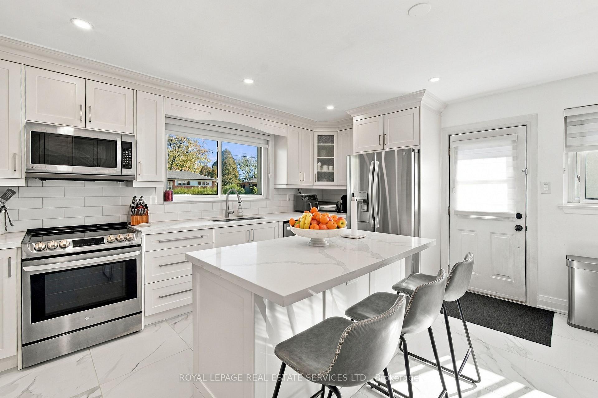 Photo 8 of 560 Stonecliffe Road, Oakville, West — HOMEH