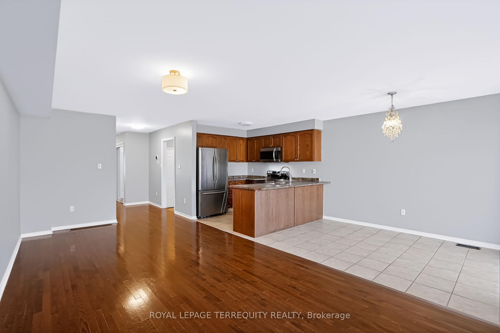 Photo 3 of Unit 19, 253 Sprucewood Crescent W, Clarington, Bowmanville — HOMEH