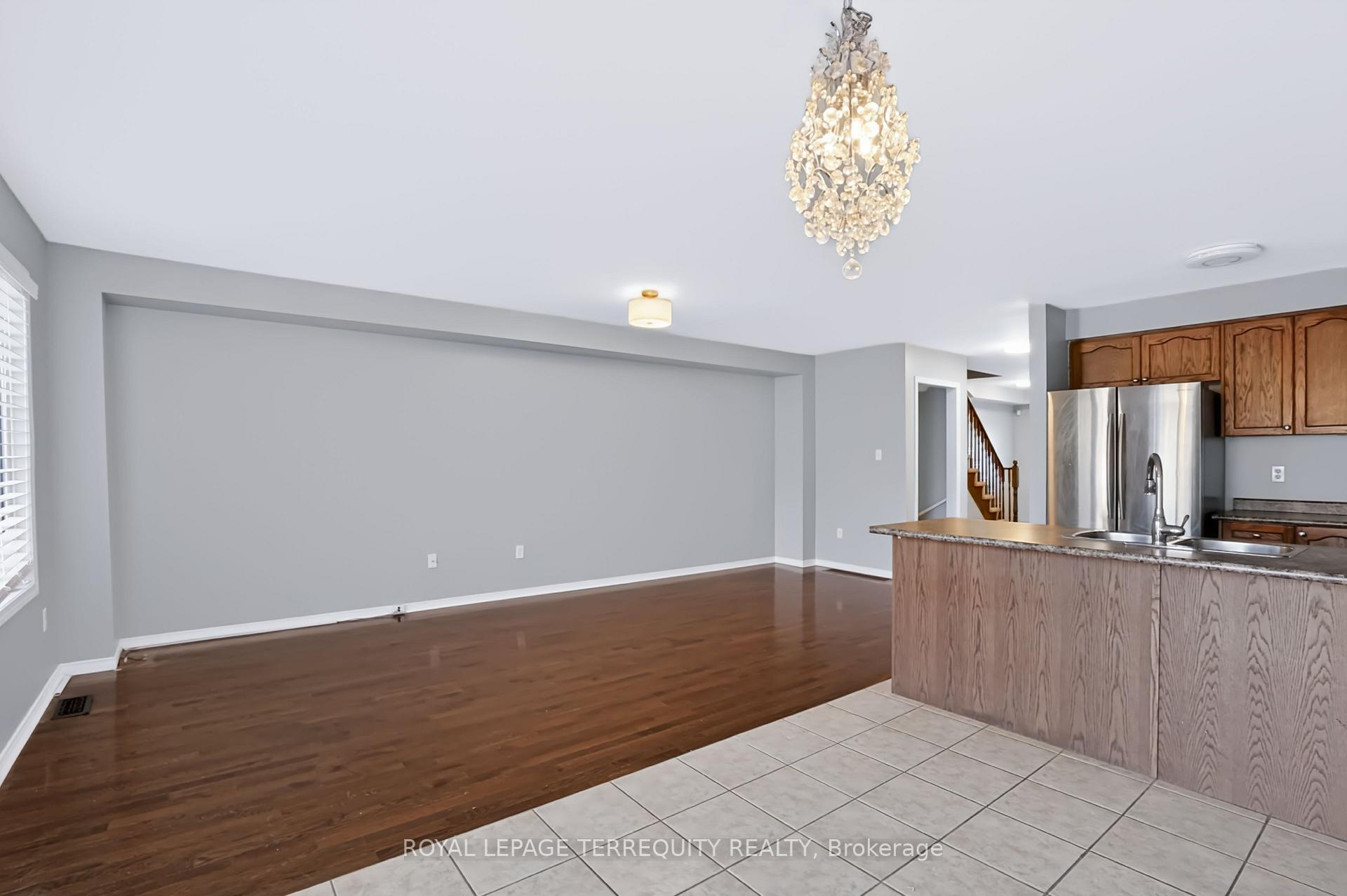 Photo 4 of Unit 19, 253 Sprucewood Crescent W, Clarington, Bowmanville — HOMEH