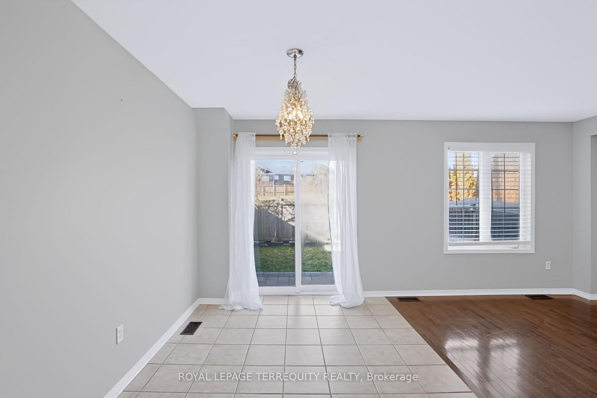 Photo 7 of Unit 19, 253 Sprucewood Crescent W, Clarington, Bowmanville — HOMEH