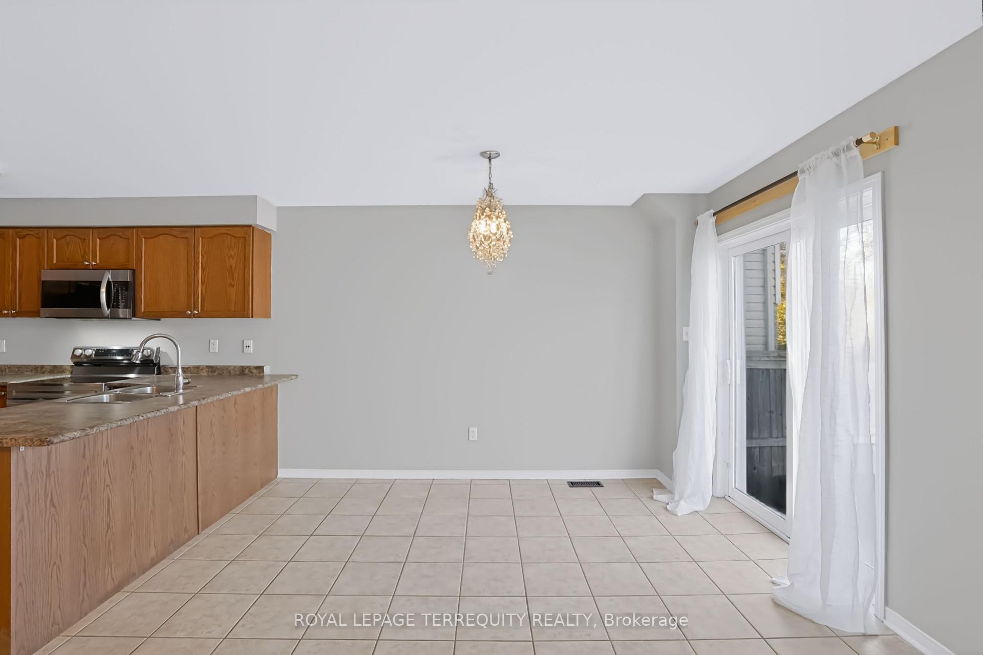 Photo 8 of Unit 19, 253 Sprucewood Crescent W, Clarington, Bowmanville — HOMEH