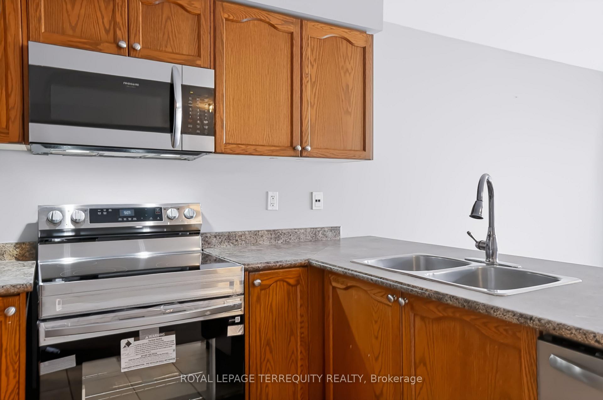 Photo 10 of Unit 19, 253 Sprucewood Crescent W, Clarington, Bowmanville — HOMEH