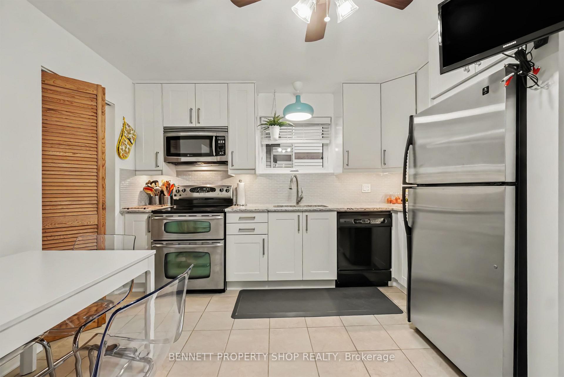 Photo 4 of 1442 Eastcliffe Way, Ottawa, Pineview — HOMEH