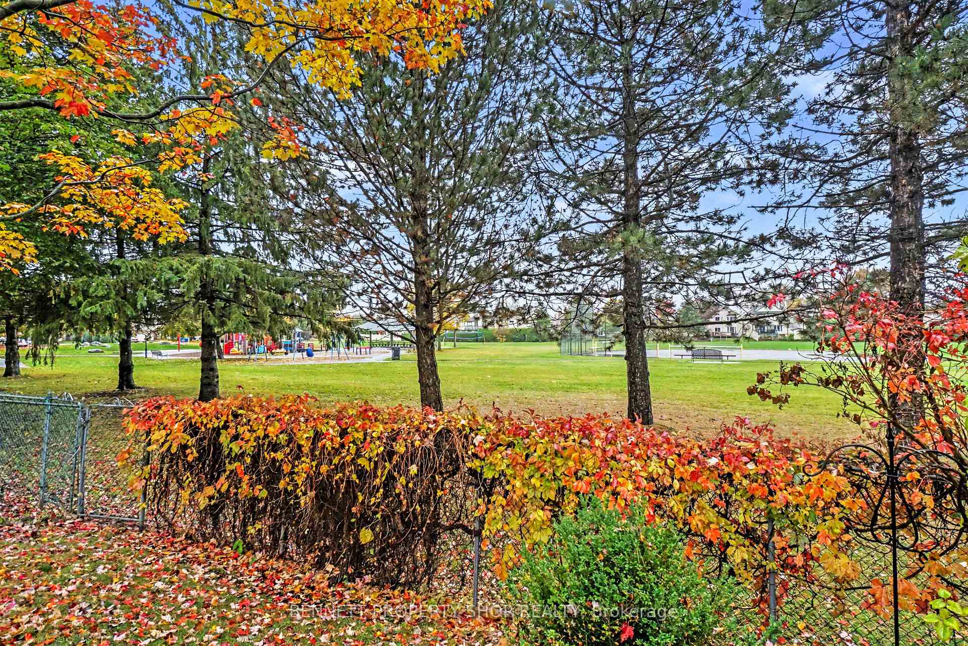 Photo 8 of 1442 Eastcliffe Way, Ottawa, Pineview — HOMEH