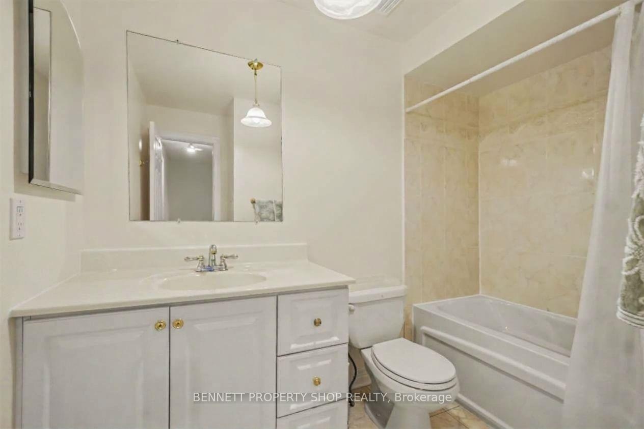 Photo 16 of 1442 Eastcliffe Way, Ottawa, Pineview — HOMEH
