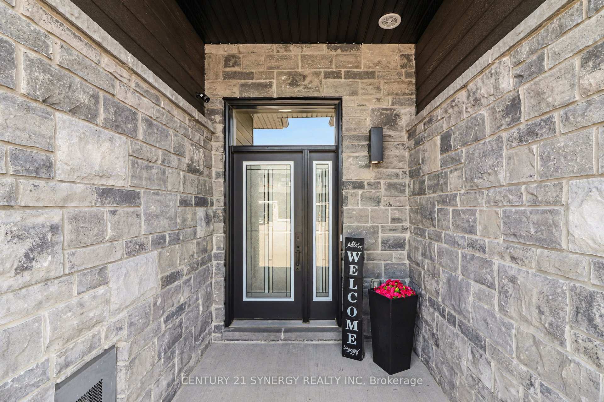 Photo 4 of 2011 Berne Street, Russell, Embrun — HOMEH