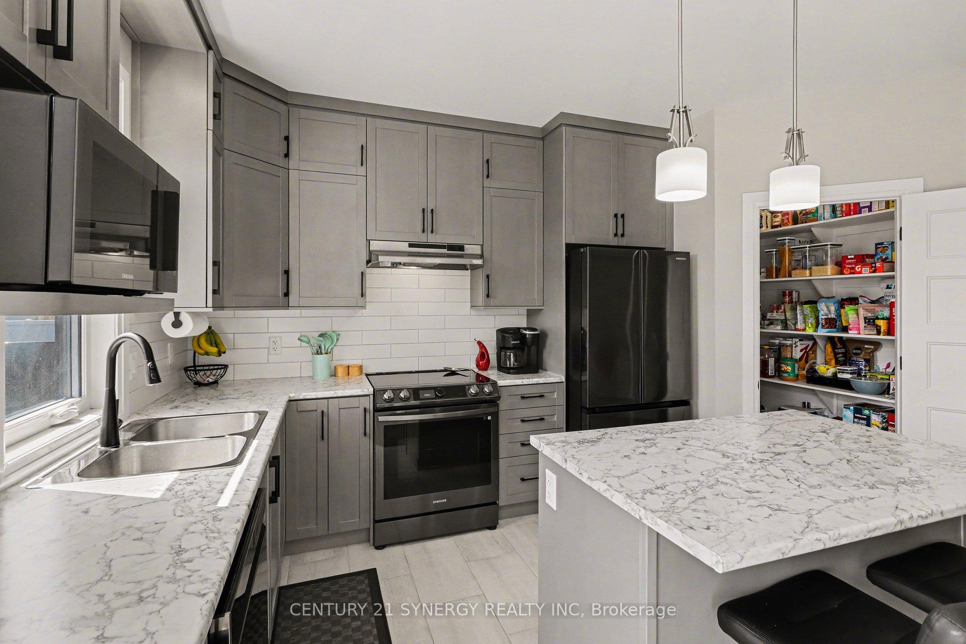 Photo 12 of 2011 Berne Street, Russell, Embrun — HOMEH