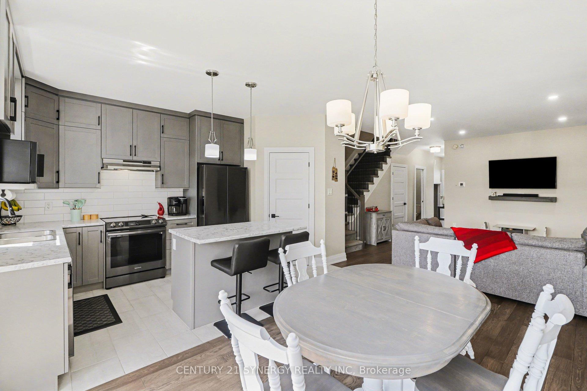Photo 15 of 2011 Berne Street, Russell, Embrun — HOMEH