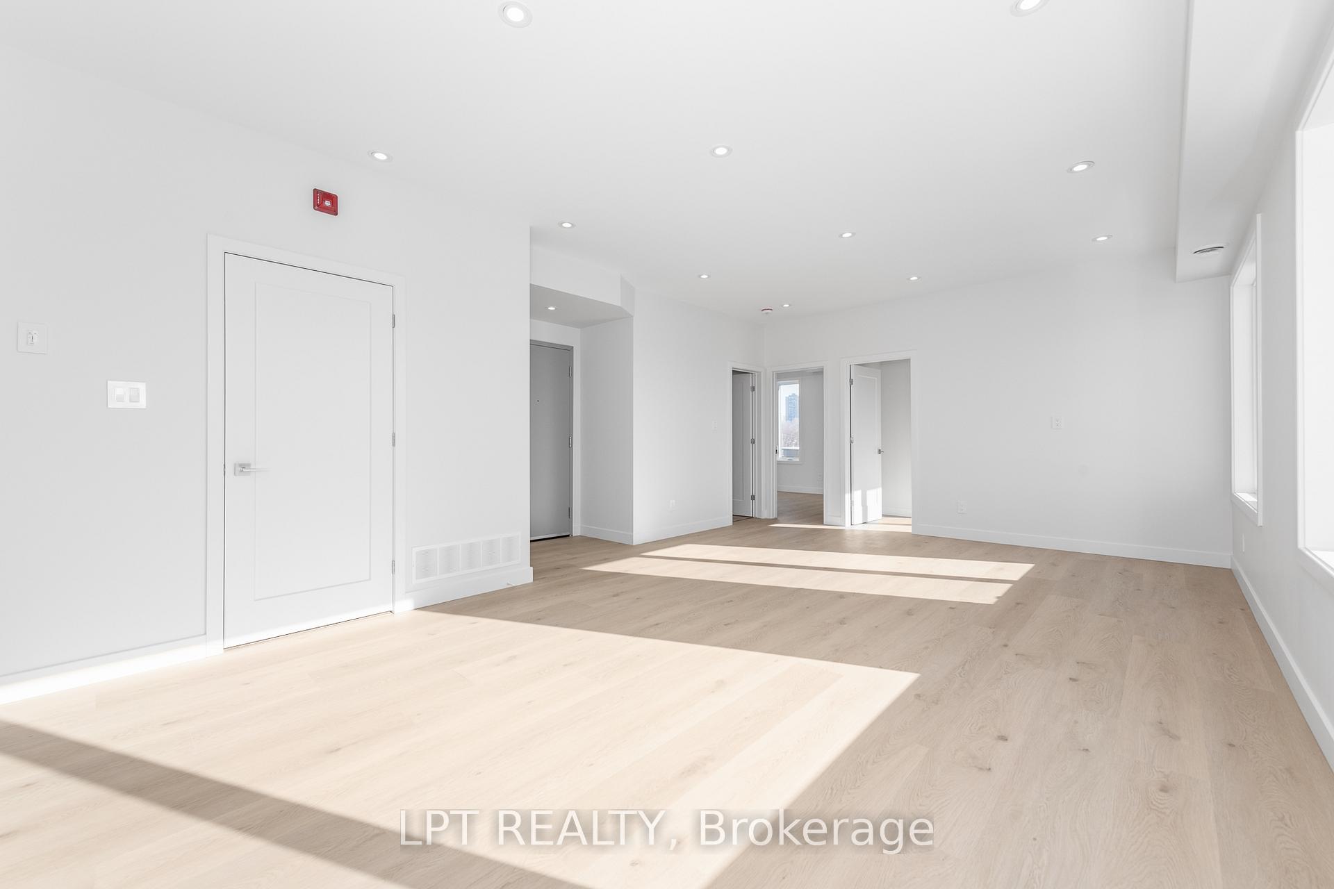 Photo 8 of Unit 9, 319 Shakespeare Street, Ottawa, Vanier — HOMEH
