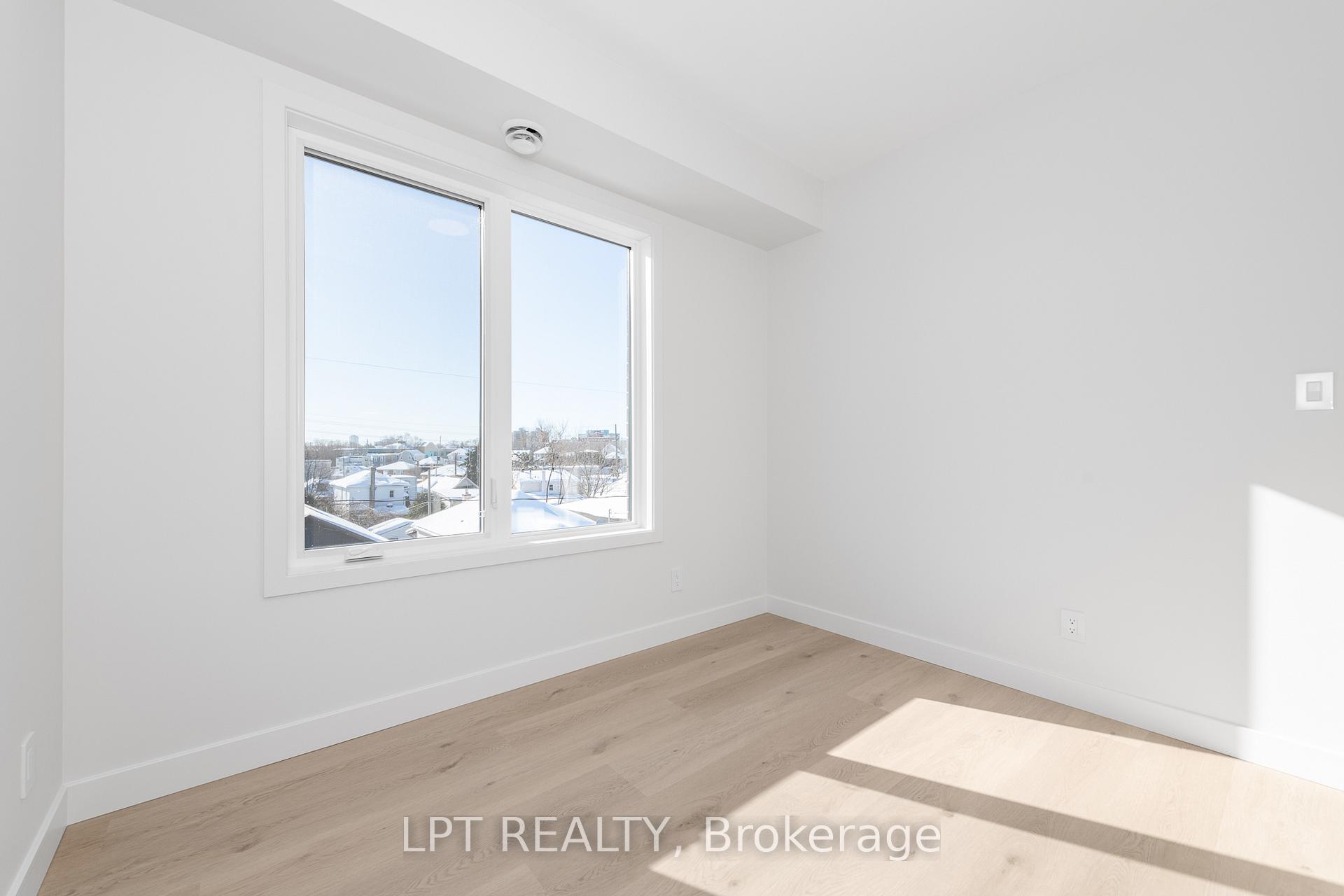 Photo 12 of Unit 9, 319 Shakespeare Street, Ottawa, Vanier — HOMEH