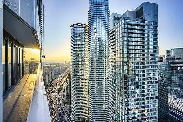 Front of Unit 4403, 100 Harbour Street