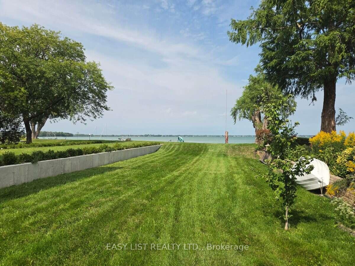 Photo 3 of 11430 Riverside Drive E, Windsor, East Riverside — HOMEH