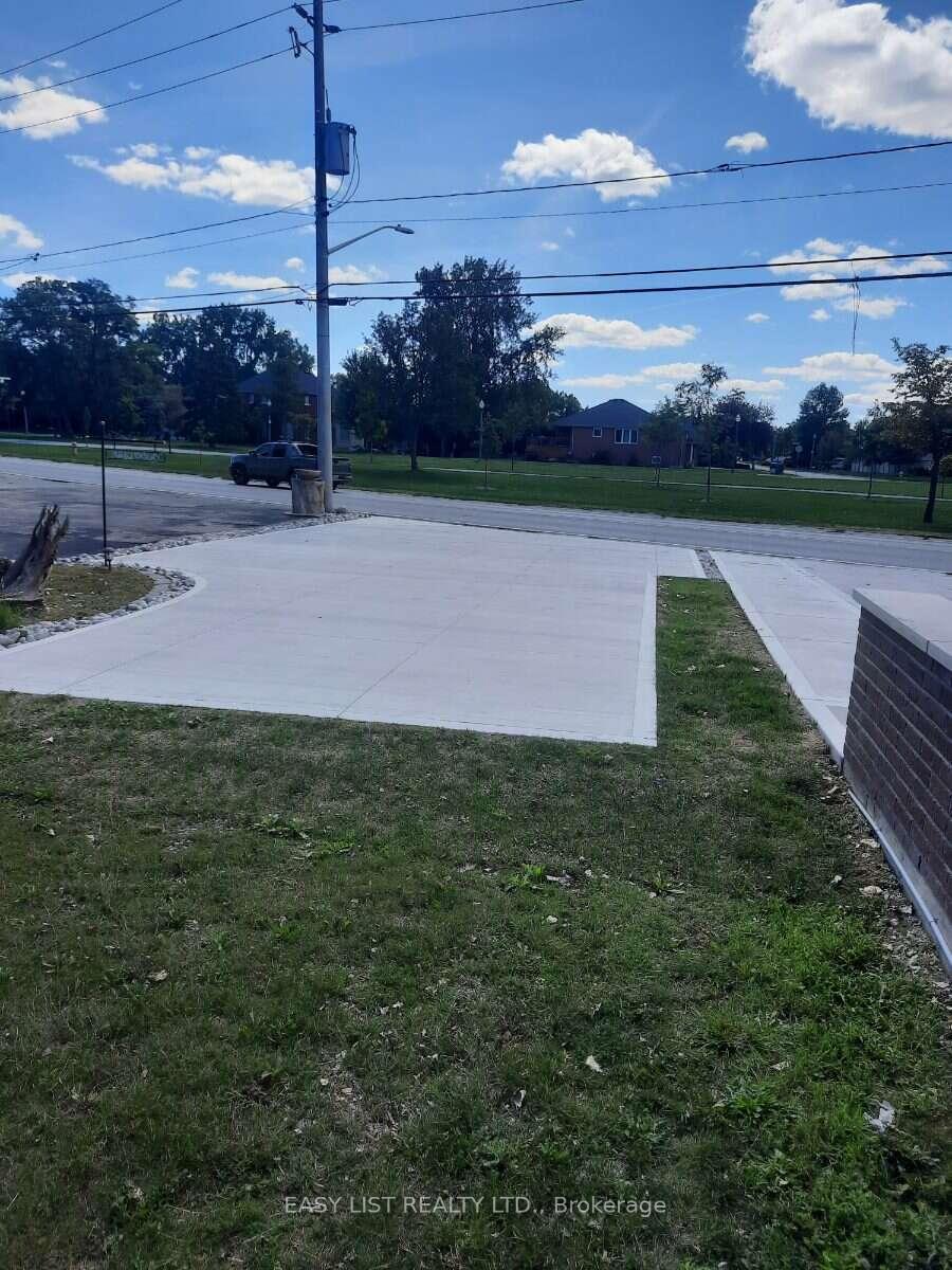 Photo 4 of 11430 Riverside Drive E, Windsor, East Riverside — HOMEH