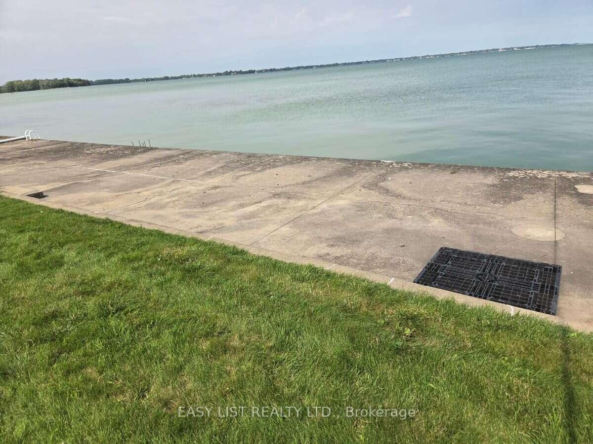 Photo 5 of 11430 Riverside Drive E, Windsor, East Riverside — HOMEH