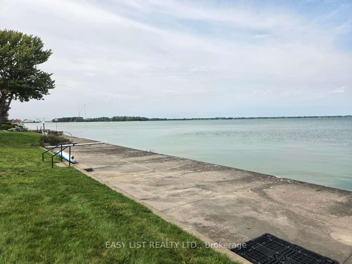 Photo 9 of 11430 Riverside Drive E, Windsor, East Riverside — HOMEH