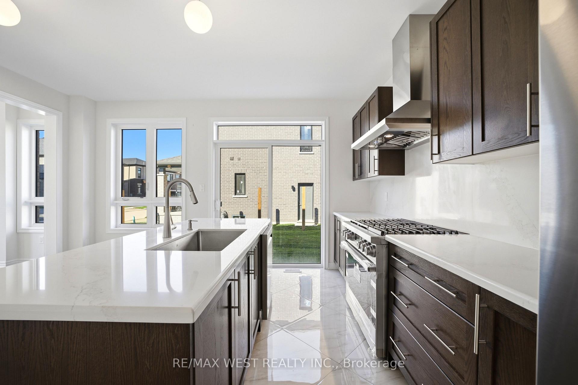 Photo 4 of 944 Apple Terrace, Milton, Cobban — HOMEH