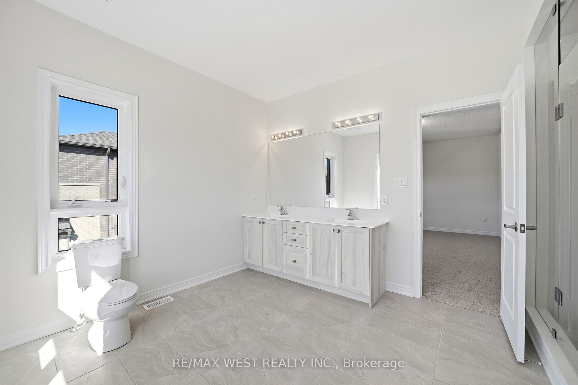 Photo 6 of 944 Apple Terrace, Milton, Cobban — HOMEH